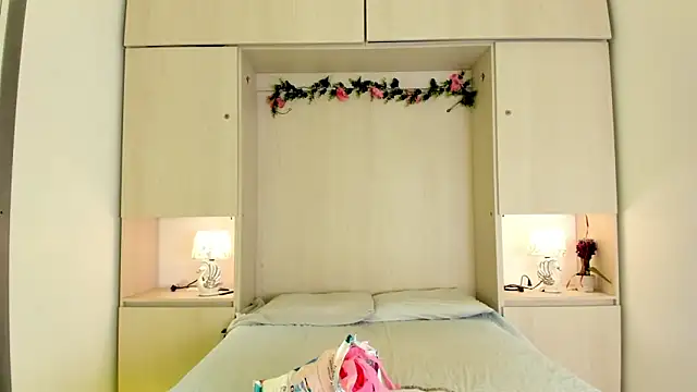 KendallRosse1 online show from 04/17/26, 11:57