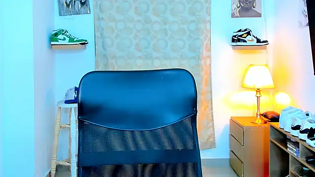 Hazzan Velez online show from 12/14/24, 11:23