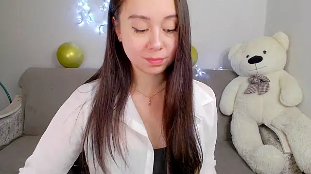 Snapshot of AlinaWett chatting on 09/23/25, 09:33 AlinaWett online show from 09/23/25, 09:33