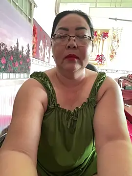 Snapshot of NDith chatting on 06/05/26, 12:37 NDith online show from 06/05/26, 12:37