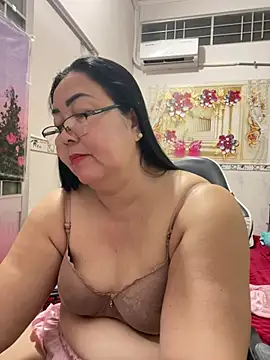 Snapshot of NDith chatting on 05/28/26, 02:45 NDith online show from 05/28/26, 02:45