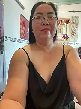 Snapshot of NDith chatting on 06/27/26, 10:10 NDith online show from 06/27/26, 10:10