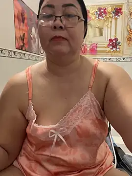Snapshot of NDith chatting on 04/25/26, 01:52 NDith online show from 04/25/26, 01:52