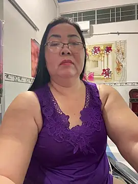 Snapshot of NDith chatting on 04/15/26, 10:54 NDith online show from 04/15/26, 10:54