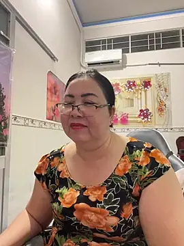 Snapshot of NDith chatting on 04/30/26, 11:17 NDith online show from 04/30/26, 11:17