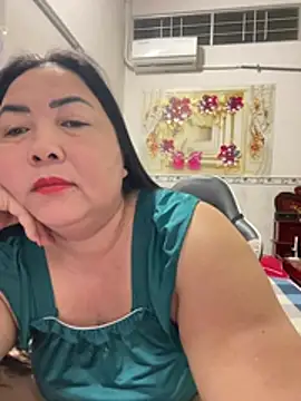 Snapshot of NDith chatting on 04/11/26, 10:02 NDith online show from 04/11/26, 10:02