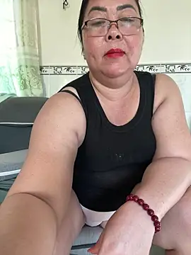 Snapshot of NDith chatting on 05/24/26, 11:59 NDith online show from 05/24/26, 11:59