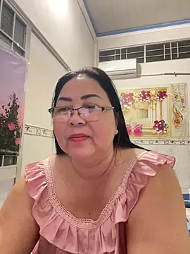 Snapshot of NDith chatting on 04/13/26, 10:36 NDith online show from 04/13/26, 10:36