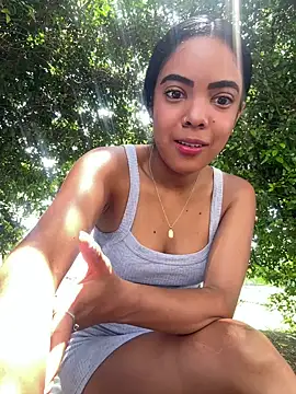 NAUGHTY LITTLE 18 online show from 04/11/26, 04:32