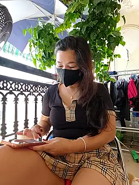 Snapshot of lyna_bl chatting on 11/14/25, 01:09 lyna bl online show from 11/14/25, 01:09