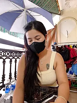 Snapshot of lyna_bl chatting on 11/21/25, 01:48 lyna bl online show from 11/21/25, 01:48