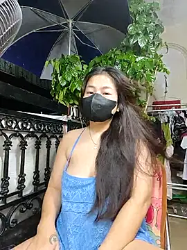 Snapshot of lyna_bl chatting on 10/21/25, 12:48 lyna bl online show from 10/21/25, 12:48