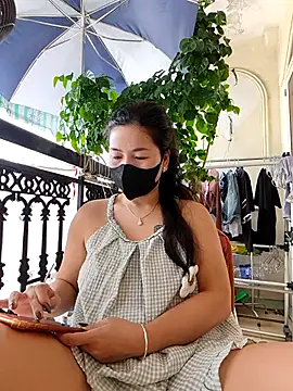 Snapshot of lyna_bl chatting on 10/23/25, 02:21 lyna bl online show from 10/23/25, 02:21