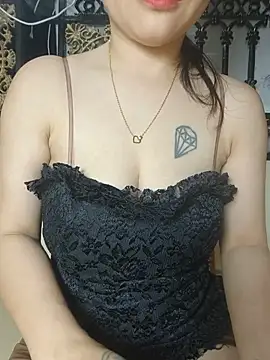 Snapshot of lyna_bl chatting on 07/11/26, 02:28 lyna bl online show from 07/11/26, 02:28