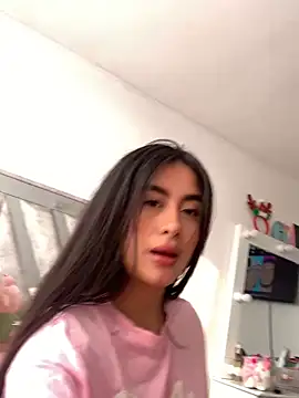 Snapshot of ArianaRouss chatting on 12/15/24, 09:20 ArianaRouss online show from 12/15/24, 09:20