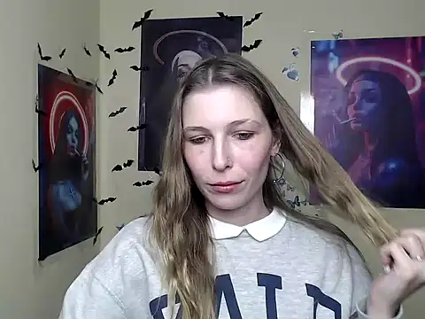 Snapshot of StrangerGi chatting on 03/18/25, 03:44 StrangerGi online show from 03/18/25, 03:44