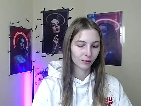 Snapshot of StrangerGi chatting on 11/10/25, 12:32 StrangerGi online show from 11/10/25, 12:32