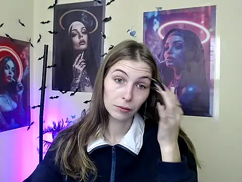 Snapshot of StrangerGi chatting on 10/15/25, 12:13 StrangerGi online show from 10/15/25, 12:13