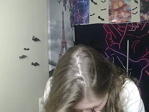 Snapshot of StrangerGi chatting on 11/22/25, 06:56 StrangerGi online show from 11/22/25, 06:56