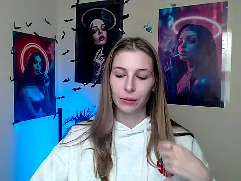 Snapshot of StrangerGi chatting on 10/31/25, 01:08 StrangerGi online show from 10/31/25, 01:08