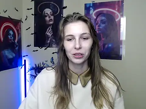 Snapshot of StrangerGi chatting on 10/24/25, 11:31 StrangerGi online show from 10/24/25, 11:31