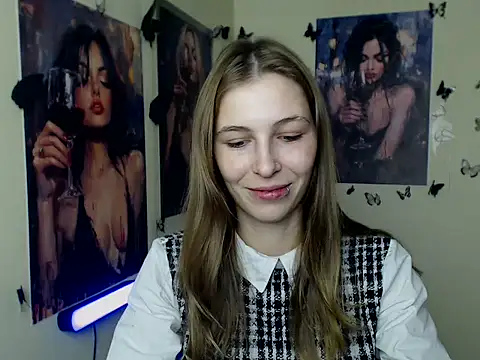 Snapshot of StrangerGi chatting on 10/26/25, 07:53 StrangerGi online show from 10/26/25, 07:53