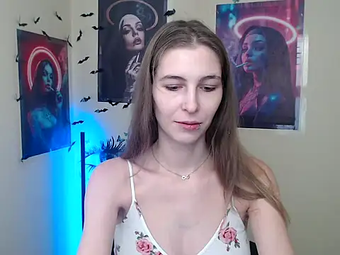 Snapshot of StrangerGi chatting on 11/28/25, 07:19 StrangerGi online show from 11/28/25, 07:19