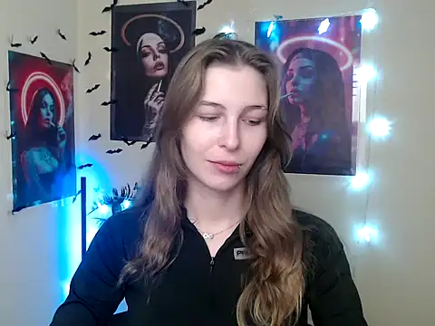 Snapshot of StrangerGi chatting on 12/17/25, 07:13 StrangerGi online show from 12/17/25, 07:13