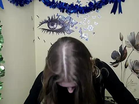 Snapshot of StrangerGi chatting on 02/19/25, 01:06 StrangerGi online show from 02/19/25, 01:06