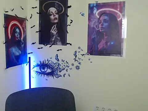 Snapshot of StrangerGi chatting on 12/15/25, 01:39 StrangerGi online show from 12/15/25, 01:39