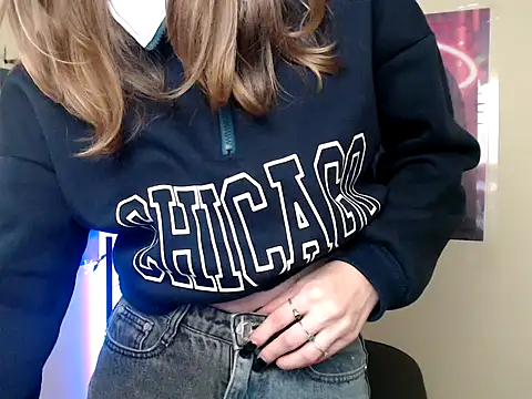 Snapshot of StrangerGi chatting on 10/25/25, 06:12 StrangerGi online show from 10/25/25, 06:12