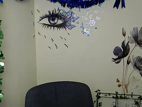 Snapshot of StrangerGi chatting on 02/21/25, 04:05 StrangerGi online show from 02/21/25, 04:05