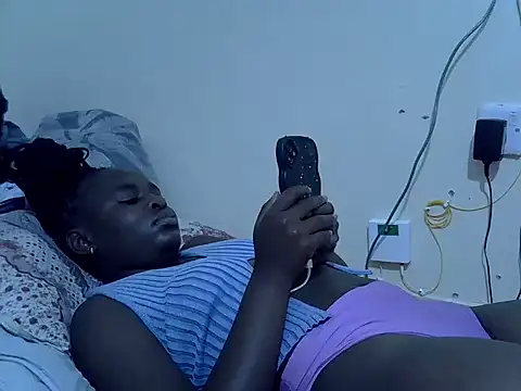 Snapshot of dirtyshowgirl chatting on 02/07/26, 12:29 dirtyshowgirl online show from 02/07/26, 12:29