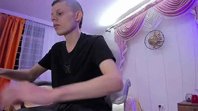 Matthew Boy  online show from 10/30/25, 03:16