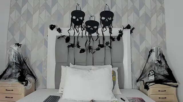 anais cooper online show from 10/31/25, 12:02