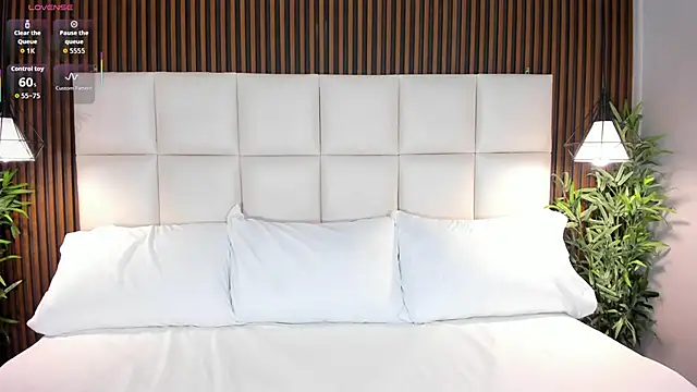 Snapshot of CailynBrowm chatting on 12/23/25, 04:12 CailynBrowm online show from 12/23/25, 04:12