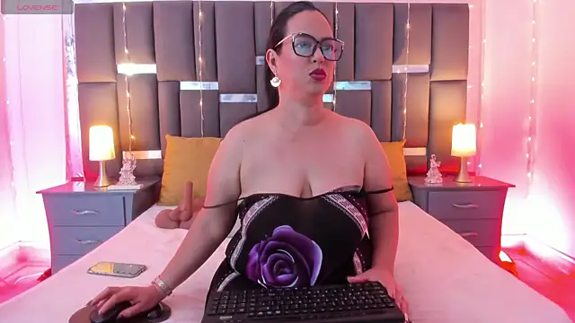 Snapshot of talivega chatting on 12/15/25, 09:42 talivega online show from 12/15/25, 09:42