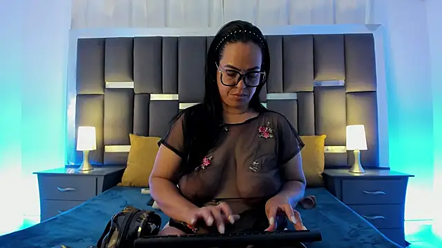 Snapshot of talivega chatting on 09/30/25, 03:51 talivega online show from 09/30/25, 03:51