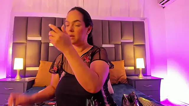 Snapshot of talivega chatting on 10/13/25, 06:53 talivega online show from 10/13/25, 06:53