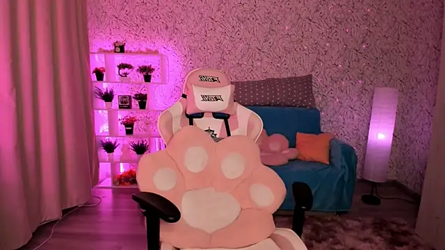 Snapshot of luna_cross chatting on 02/23/25, 06:38 luna cross online show from 02/23/25, 06:38