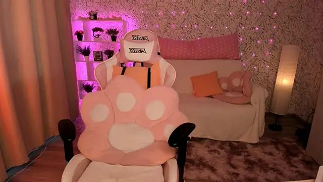 Snapshot of luna_cross chatting on 03/17/25, 06:29 luna cross online show from 03/17/25, 06:29