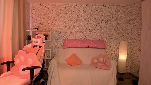 Snapshot of luna_cross chatting on 03/19/25, 07:29 luna cross online show from 03/19/25, 07:29