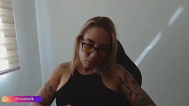 Snapshot of Isis69_ chatting on 01/15/26, 03:15 Isis69 online show from 01/15/26, 03:15