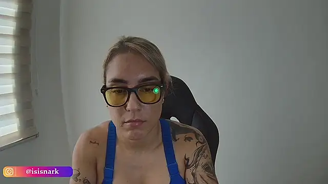 Snapshot of Isis69_ chatting on 02/11/26, 03:01 Isis69 online show from 02/11/26, 03:01