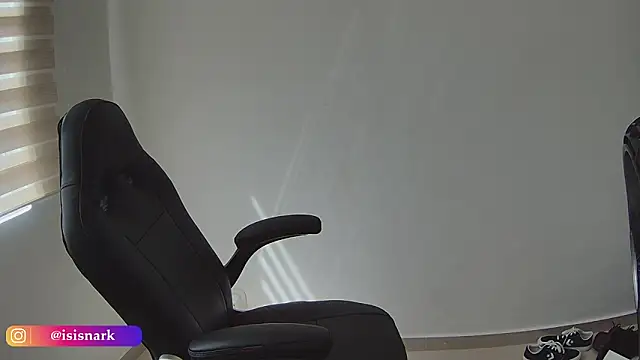 Snapshot of Isis69_ chatting on 02/17/26, 03:31 Isis69 online show from 02/17/26, 03:31