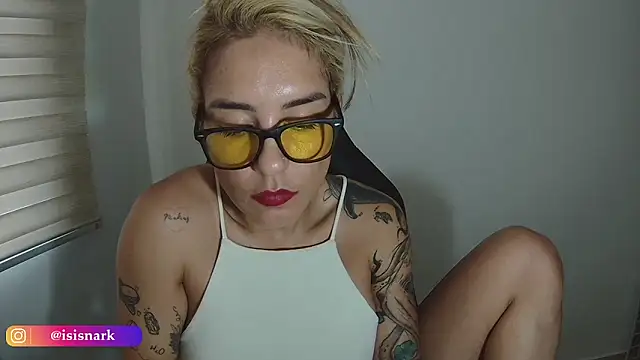 Snapshot of Isis69_ chatting on 01/16/26, 10:36 Isis69 online show from 01/16/26, 10:36