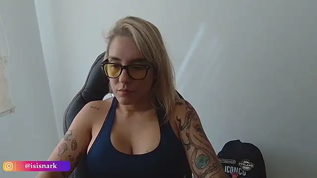 Snapshot of Isis69_ chatting on 02/12/26, 03:01 Isis69 online show from 02/12/26, 03:01