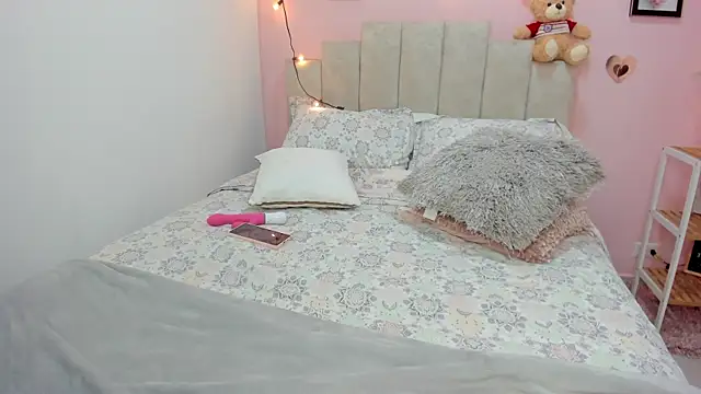 emilyharrix online show from 11/28/25, 11:27