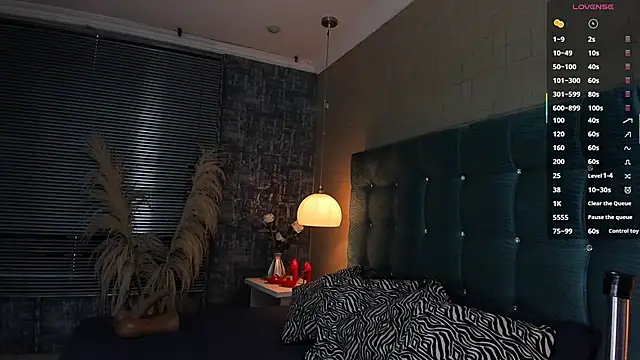 MelanieRioss online show from 11/12/25, 01:04