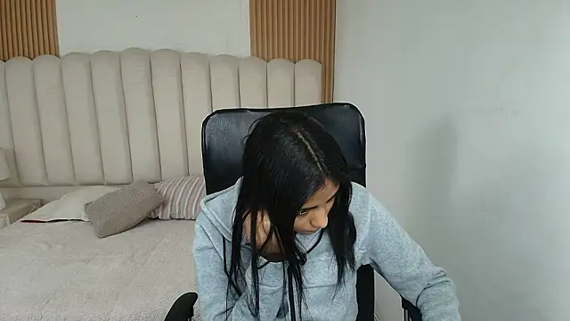 Snapshot of shaneelle chatting on 03/28/26, 03:07 shaneelle online show from 03/28/26, 03:07